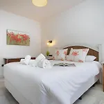 Precioso Atico Con Piscina En Apartament